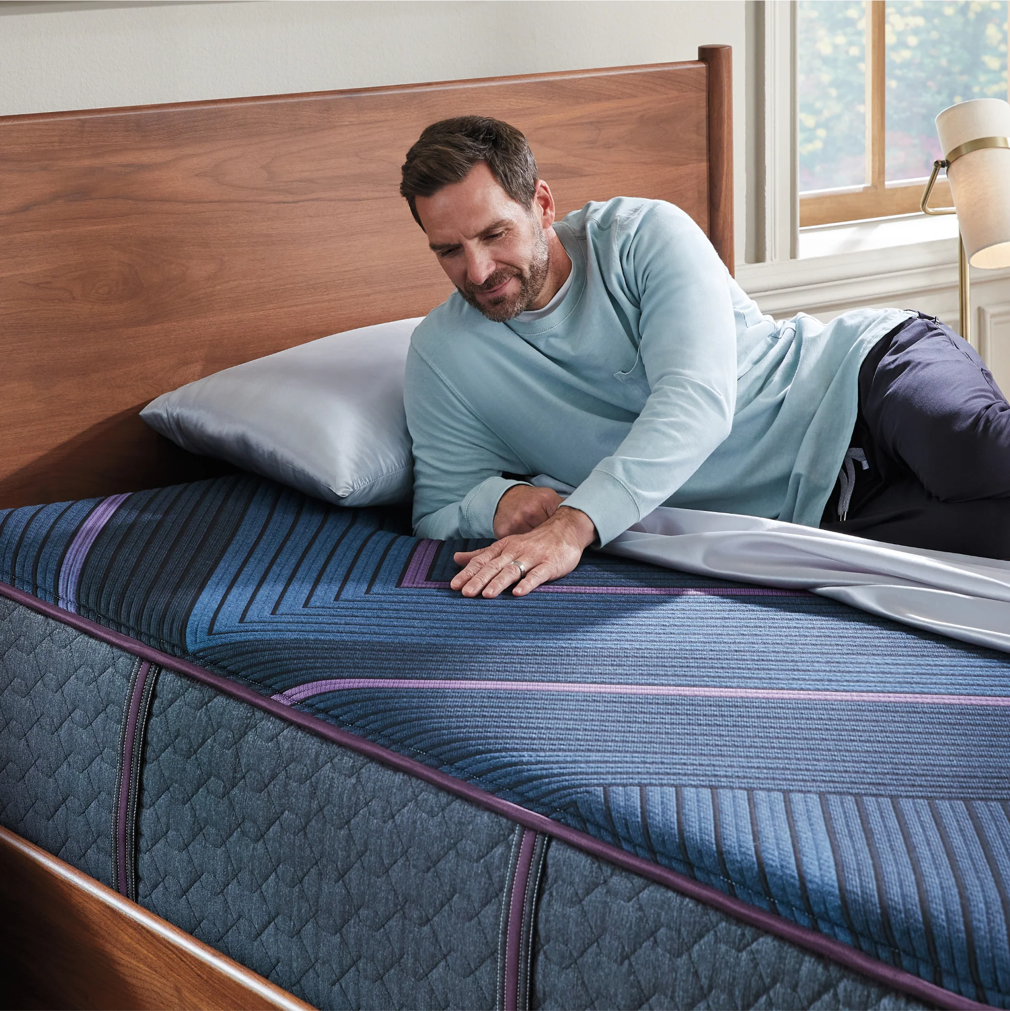 Beautyrest World Class Level Three Hybrid Firm - Image 3